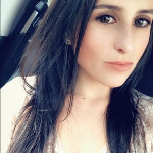 Meet your Posher, Ana